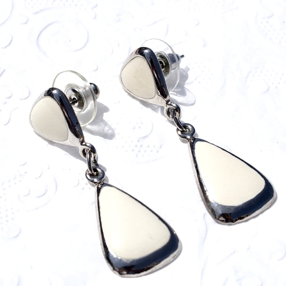 ๐๐ Vintage Ivory Enamel Silver-plated Teardrop Dangle Earrings - Picture 3 of 6